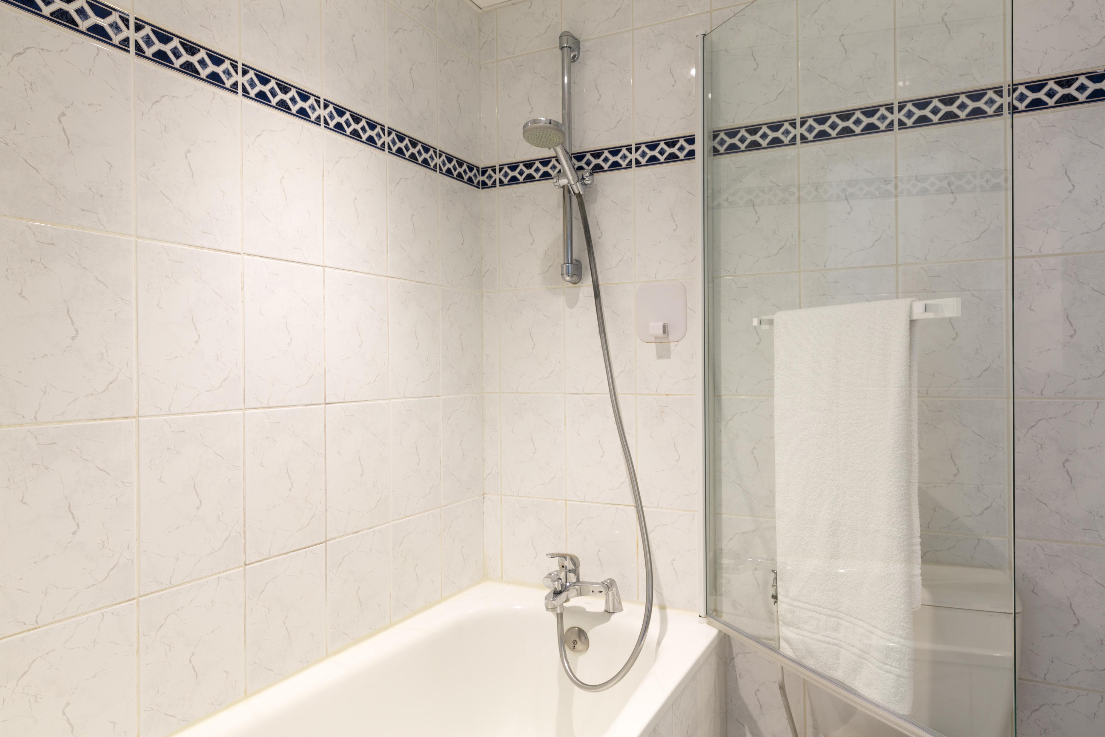 Brit Hotel Confort Nevers Centre Gare Exterior foto