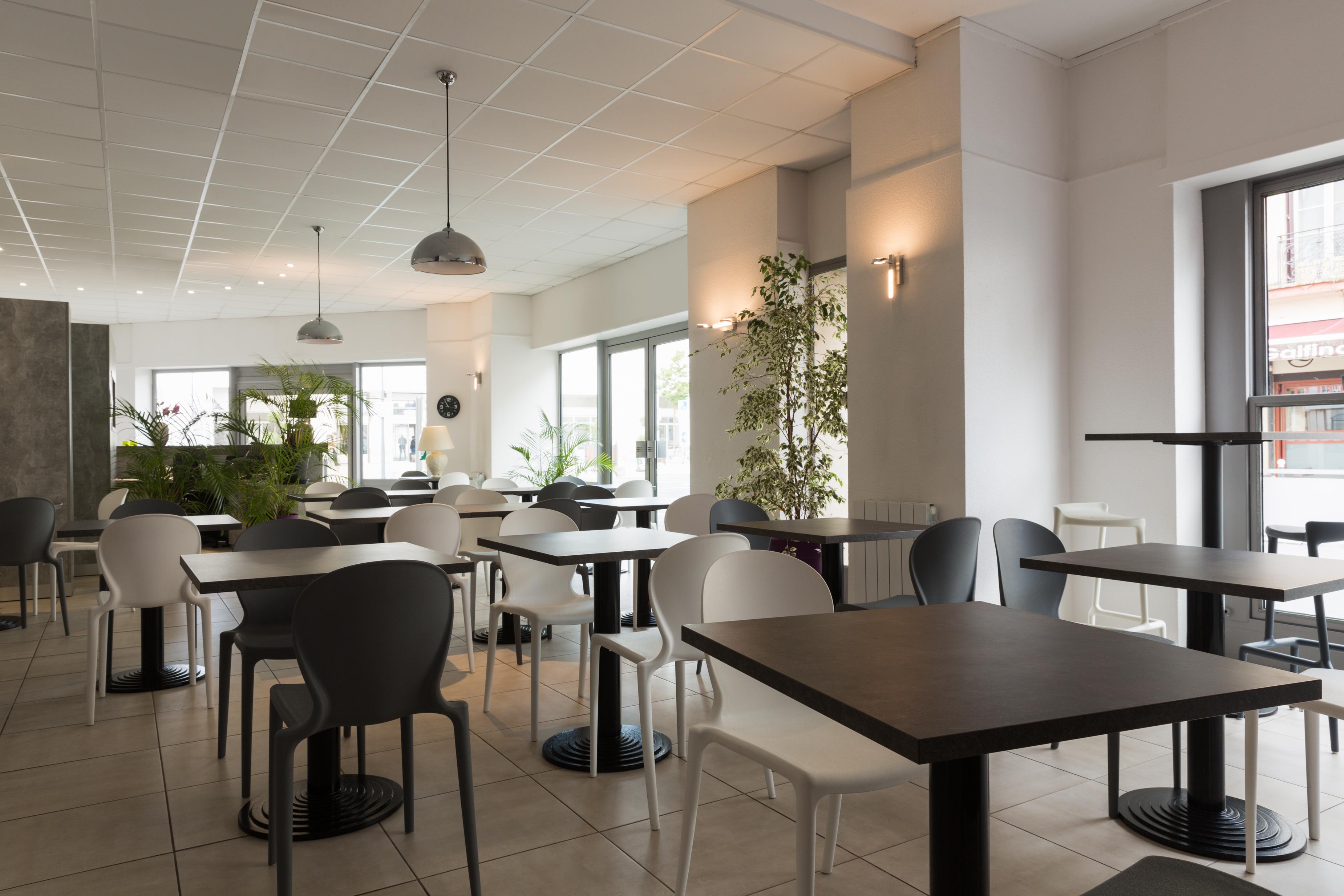 Brit Hotel Confort Nevers Centre Gare Exterior foto