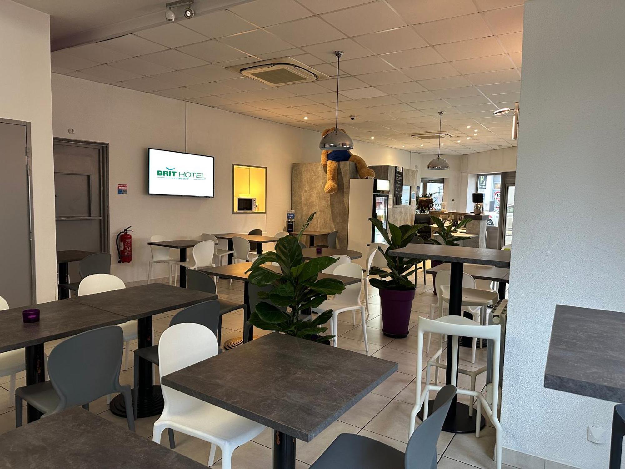 Brit Hotel Confort Nevers Centre Gare Exterior foto